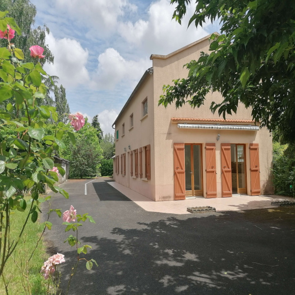 Offres de location Maison Lezay 79120