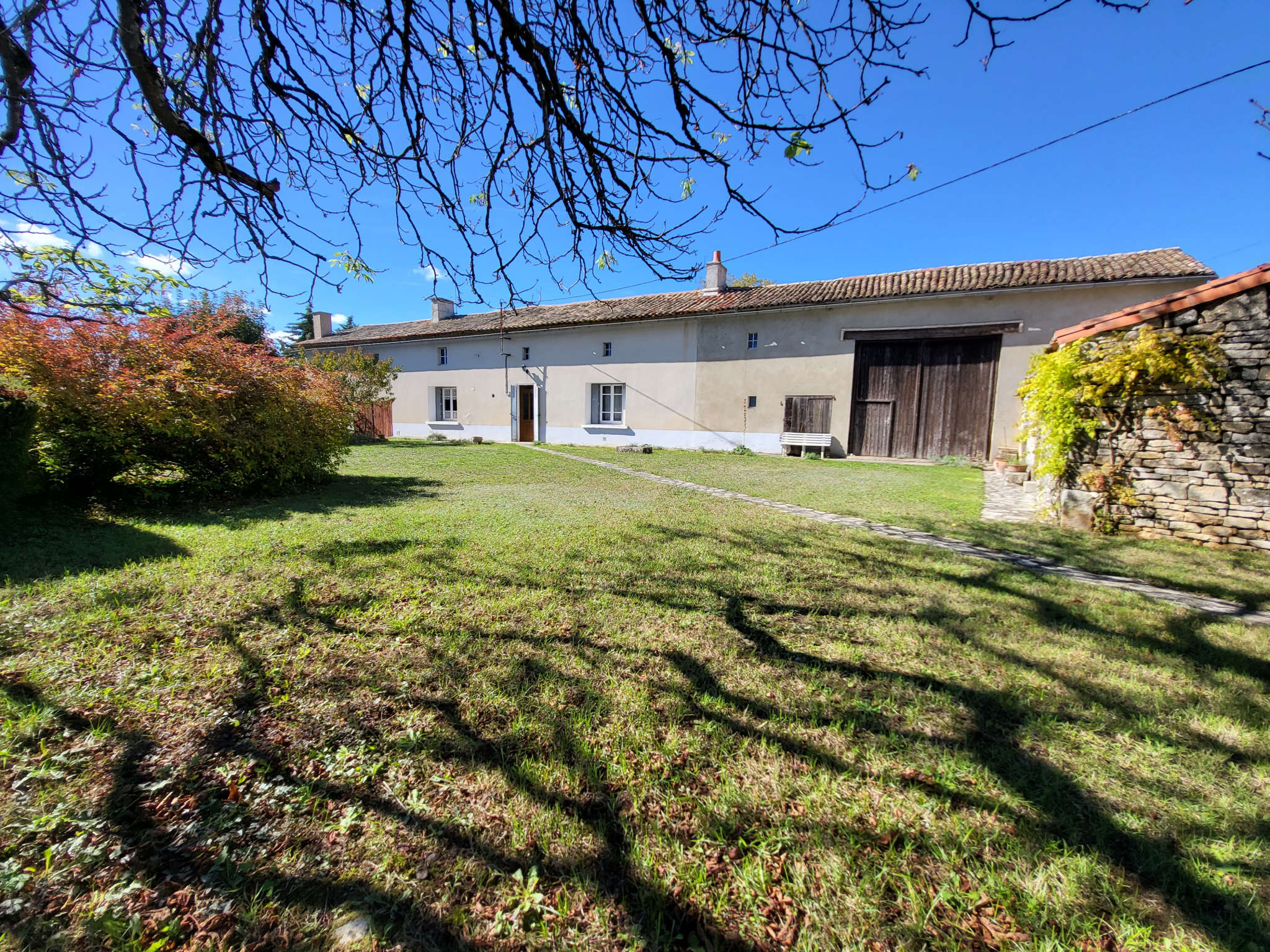 Longère 3 chambres sur 10290 m2 de terrain 